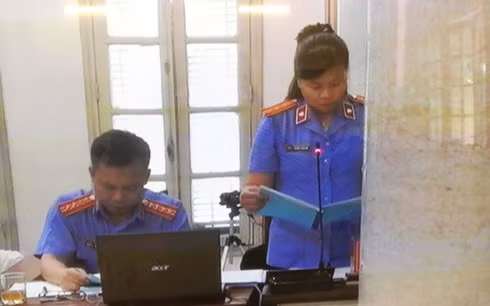 Viện Kiểm sát Nhân dân Hà Nội tiếp tục phần công bố cáo trạng truy tố các bị cáo.