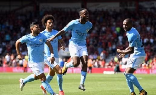  Sterling giúp đội nhà trở về từ cõi chết.