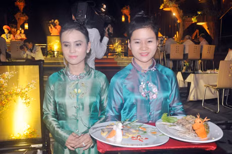 Nem công chả phượng món ăn được chế biến công phu.
