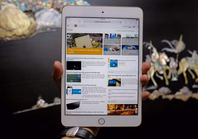 Máy vẫn dùng màn hình Retina 7,9 inch, độ phân giải tương tự phiên bản cũ.