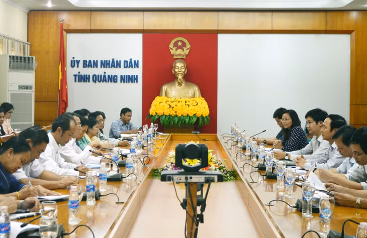 Quang cảnh buổi làm việc 