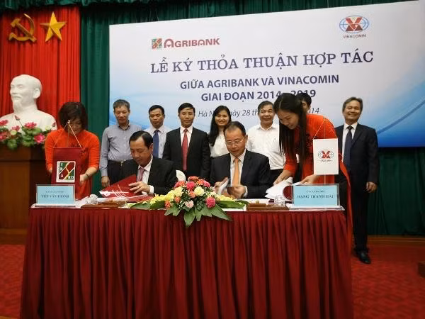 Lãnh đạo hai bên ký kết. (Nguồn: Agribank)