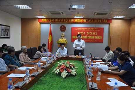 Đồng chí Phạm Hồng Cẩm, Phó Trưởng Ban Thường trực Ban Tuyên giáo Tỉnh ủy phát biểu chỉ đạo tại hội nghị