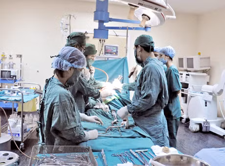 Một ca phẫu thuật tại Bệnh viện Việt Nam - Thụy Điển Uông Bí.