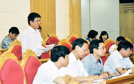 Lãnh đạo Sở Xây dựng phát biểu tại cuộc họp