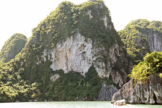 Cửa phía Bắc Đông Bắc động Thiên Long.