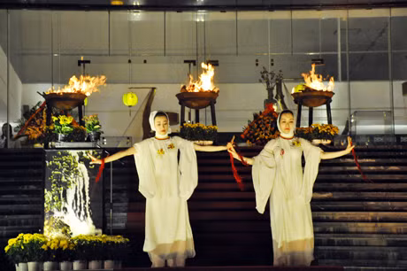 Múa dân tộc.