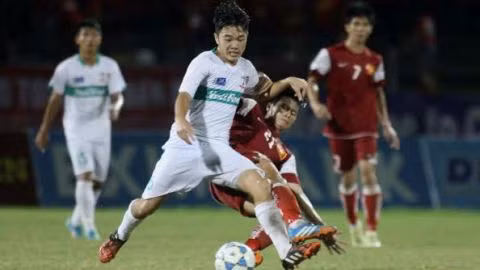 U19 HA.GL (trắng) đã giành vé vào chung kết
