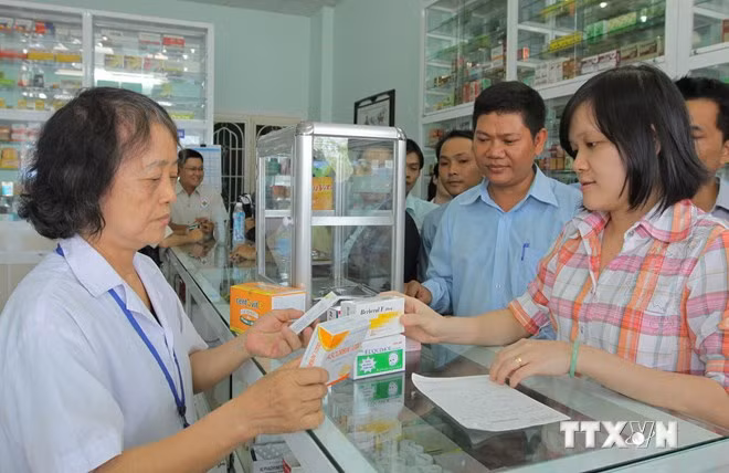 Một điểm bán thuốc tại Thành phố Hồ Chí Minh. (Ảnh: Phương Vy/TTXVN)