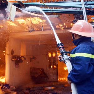 vụ nổ khí gas tại cửa hàng Ngọc Luật, số 109, đường Nguyễn Văn Cừ, phường Hồng Hà, TP Hạ Long tối 22-10; vụ cháy nhà ông Nguyễn Văn Quảng, tổ 8, khu 2, phường Hồng Hà, TP Hạ Long, ngày 23-10.