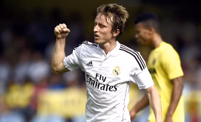 Đừng thấy Modric nhỏ bé mà coi thường.