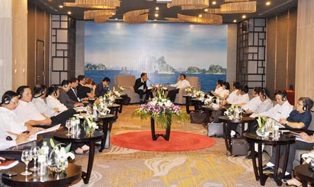 Quang cảnh buổi làm việc.