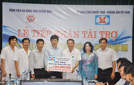 Bệnh viện Đa khoa tỉnh tiếp nhận tài trợ của Tập đoàn Công nghiệp Than-Khoáng sản Việt Nam.