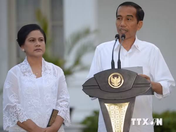  Ngày 26/10, tại dinh tổng thống ở thủ đô Jakarta, tân Tổng thống Indonesia Joko Widodo (ảnh) đã công bố danh sách thành viên nội các mới sau một thời gian trì hoãn. (Nguồn: AFP/TTXVN)