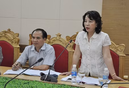 Đồng chí Vũ Thị Thuy Thủy, Phó Chủ tịch UBND tỉnh góp ý kiến vào chương trình đại hội