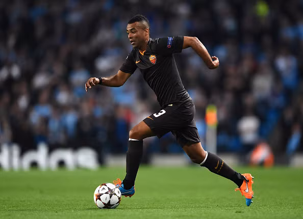 Man Utd xem xét hỏi mua Ashley Cole