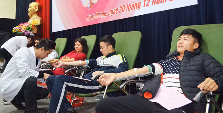 Hiến máu cứu người là hoạt động thường niên ý ngha của Công ty Nhiệt điện Mông Dương