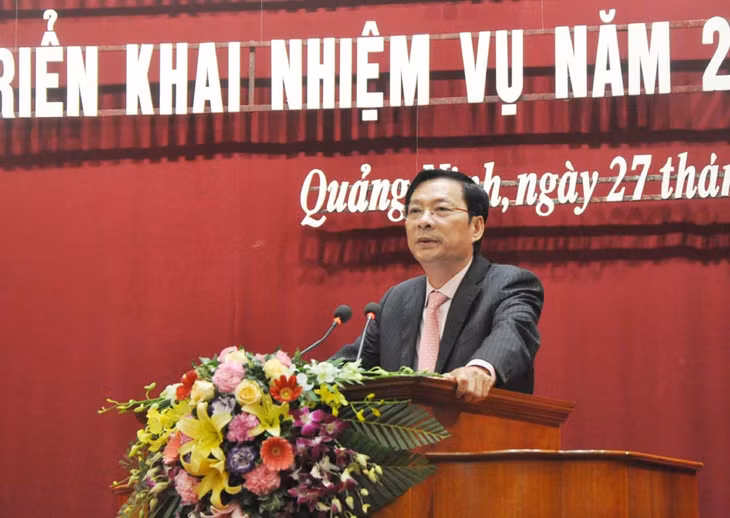 Bí thư Tỉnh uỷ, Chủ tịch HĐND tỉnh Nguyễn Văn Đọc chủ trì hội nghị.