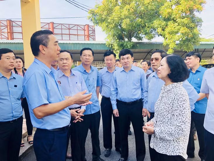 Đoàn công tác của Ban Dân vận và Ban Tổ chức Trung ương khảo sát việc thực hiện mô hình Cơ quan Khối tại TP Móng Cái ( tháng 8/2018). 