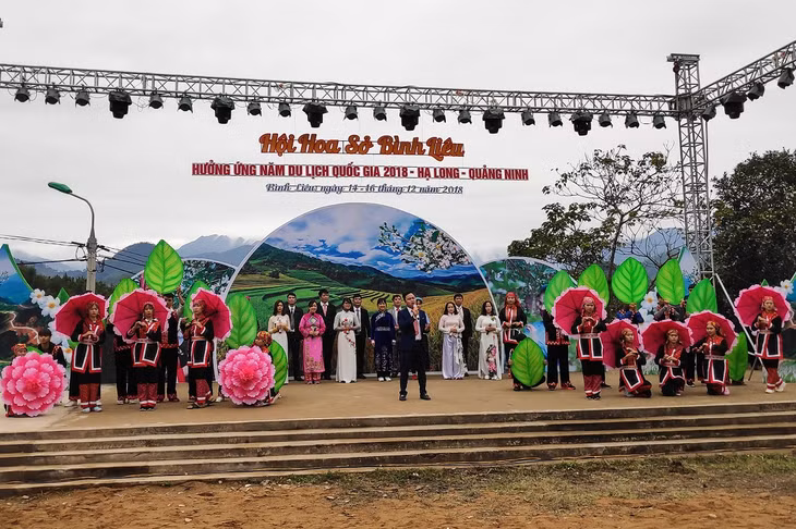 Nhân dân Bình Liêu tích cực tham gia Hội hoa Sở năm 2018.