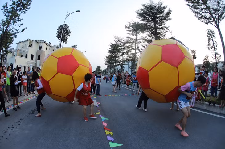 (Ảnh) Những hoạt động team building mang đến niềm vui và kết nối cư dân.
