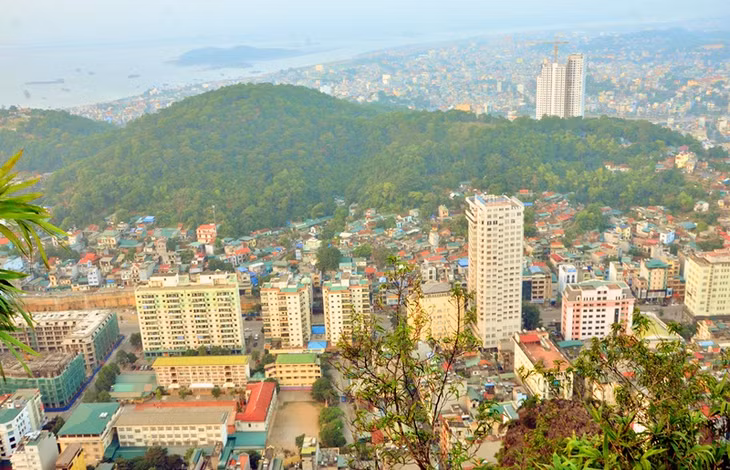 Một góc TP Hạ Long hôm nay.