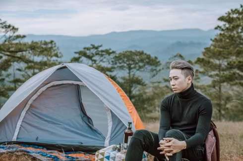 "Người lạ ơi" của Superbrothers, Karik và Orange.