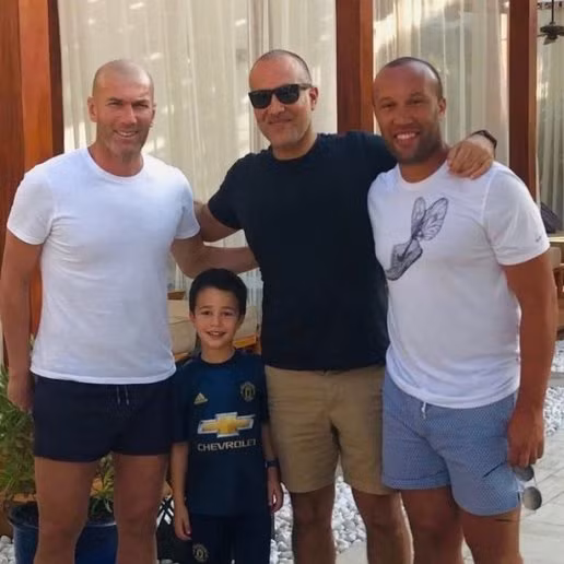  Cuộc gặp gỡ của Zidane với đaij diện của Man United.