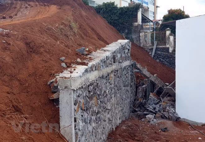 Hiện trường vụ tai nạn. (Ảnh: Hưng Thịnh/Vietnam+)