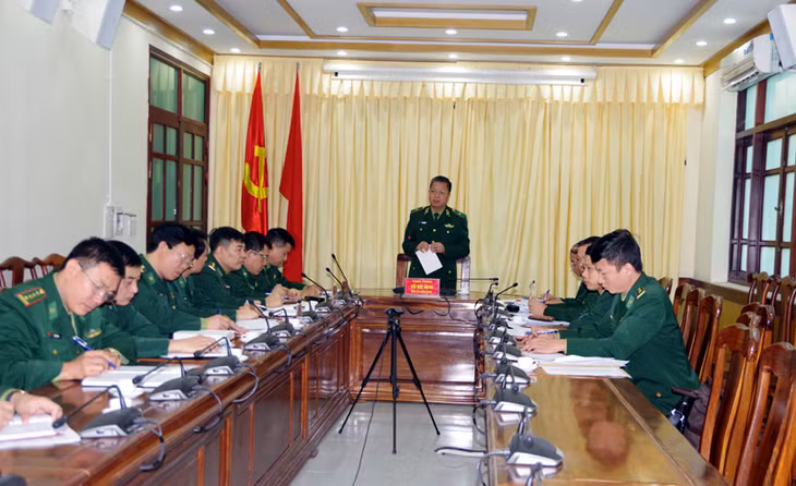 Thiếu tướng Bùi Đức Hạnh, Phó Tư lệnh BĐBP, Trưởng Ban Chỉ đạo 1389 BĐBP Việt Nam phát biểu kết luận buổi làm việc. Ảnh: Xuân Hùng (BĐBP tỉnh) 