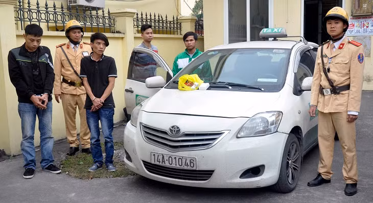 2 đối tượng cùng tang vật do Tổ Phương án 12 Công an TP Cẩm Phả bắt giữ.