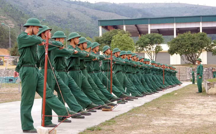 Huấn luyện chiến sĩ mới tại Trung đoàn 244.