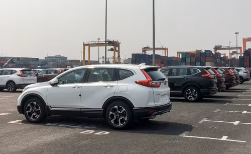 Một lô hàng Honda CR-V tại cảng. Ảnh: Ngọc Tuấn.