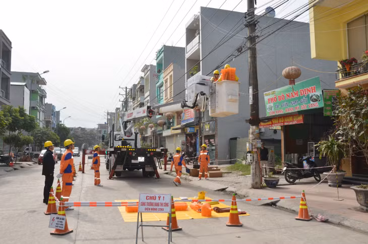 Công ty Điện lực Quảng Ninh kiểm tra các 