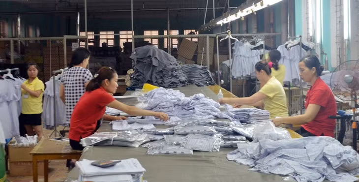 Nhiều lao động làm việc lâu năm tại Công ty CP May Quảng Ninh hoang mang khi biết doanh nghiệp này nợ đọng BHXH kéo dài.