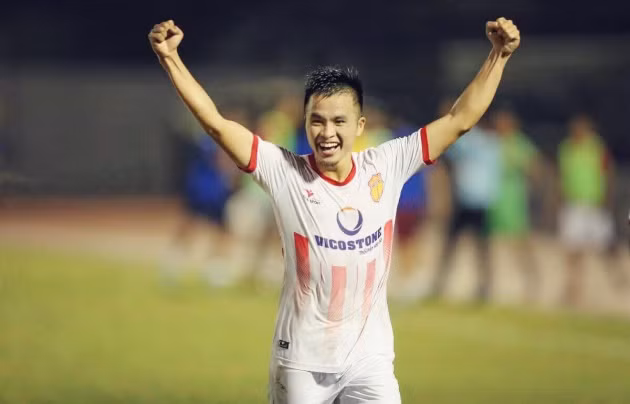 Lê Sỹ Minh, chân sút phạt số 1 của CLB Nam Định, chính thức đầu quân cho CLB bóng đá TQN từ V- League 2019.