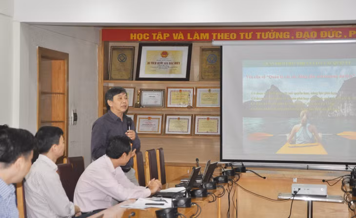 PGS.TS Phạm Trung Lương trình bày tại hội thảo