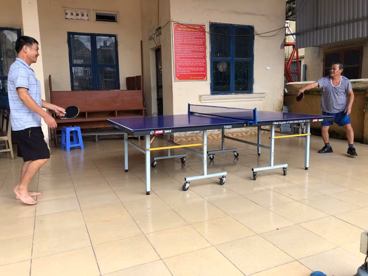 Người dân phường Quang Hanh sinh hoạt thể thao tại Nhà văn hóa 