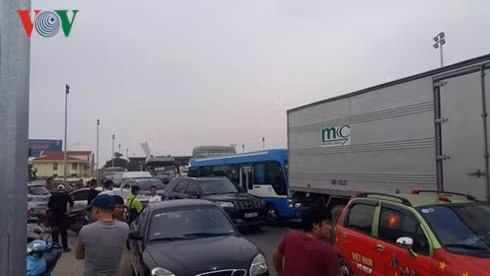 Trạm BOT Phả tắc nghẽn.