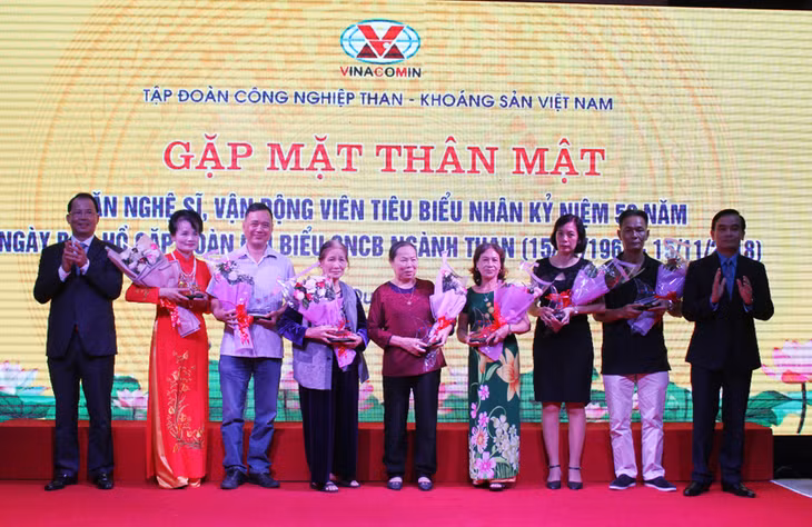 TKV tri ân gia đình các văn nghệ sĩ có nhiều đóng góp cho ngành Than.