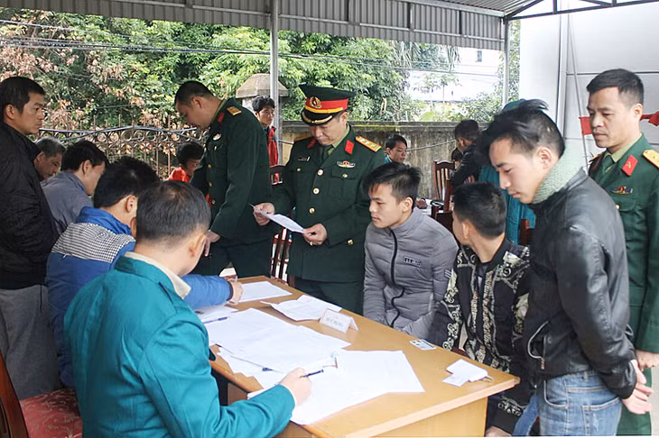 Khám tuyển cho thanh niên trong độ tuổi nhập ngũ năm 2019 tại huyện Bình Liêu.