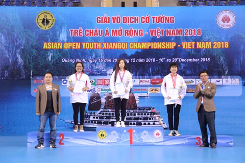 VĐV Trịnh Thúy Nga và Đào Thủy Tiên của đoàn Quảng Ninh gianh HCV và HCĐ tại nội dung cờ tiêu chuẩn nữ lứa tuổi U20.