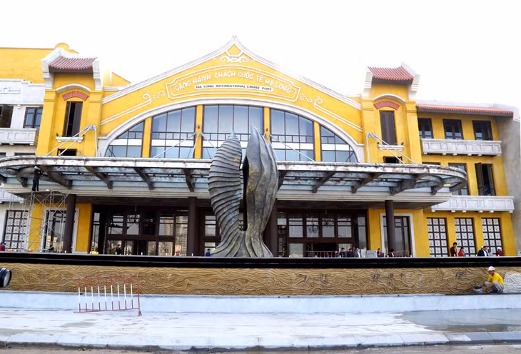 Cảng tàu khách quốc tế Hòn Gai