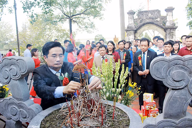 Lễ dâng hương tri ân vua Lê Thái Tổ