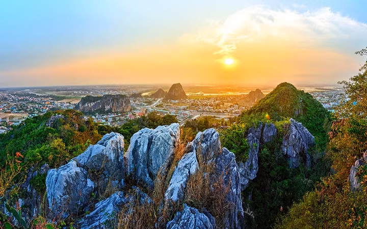10. Danh lam thắng cảnh Ngũ Hành Sơn (quận Ngũ Hành Sơn, thành phố Đà Nẵng).