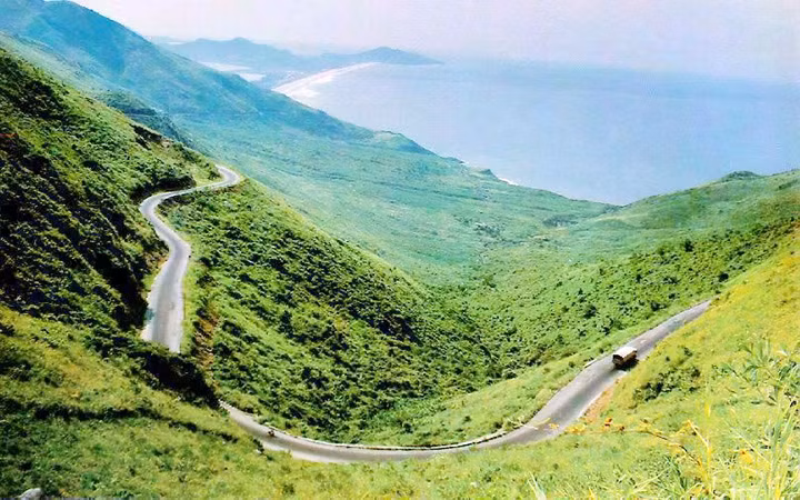 9. Di tích lịch sử Đường Trường Sơn - Đường Hồ Chí Minh (tại các tỉnh Quảng Bình, Quảng Trị, Thừa Thiên Huế, Quảng Nam, Kon Tum, Bình Phước), bổ sung thêm 09 điểm di tích vào Di tích lịch sử Đường Trường Sơn - Đường Hồ Chí Minh đã được xếp hạng Di tích quốc gia đặc biệt tại Quyết định số 2383/QĐ-TTg ngày 09/12/2013 của Thủ tướng Chính phủ.