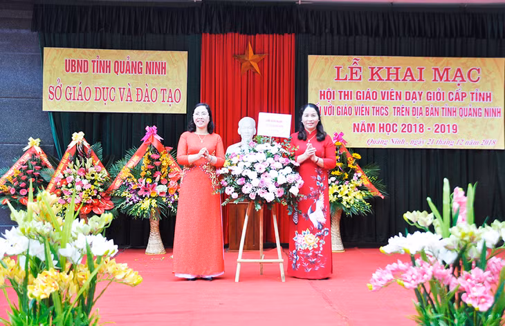 Tặng hoa