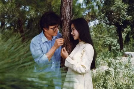 Hoàng Hồng Nhị (phải) và Lê Công Tuấn Anh trong phim "Em còn nhớ hay em đã quên"