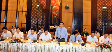 Đồng chí Phạm Minh Chính, Uỷ viên TƯ Đảng, Bí thư Tỉnh uỷ phát biểu tại hội nghị.