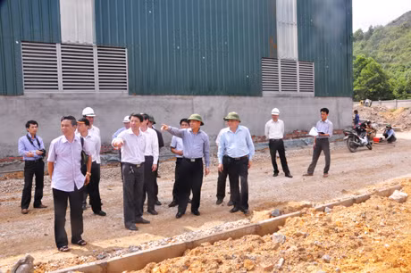 Đồng chí Đặng Huy Hậu, kiểm tra dự án xây dựng nhà máy xử lý, tái chế rác thải công nghiệp nguy hại